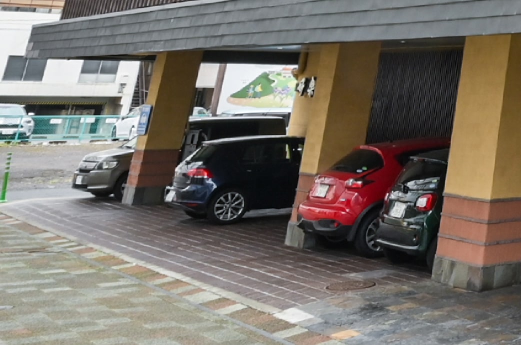 EV充電スタンド付駐車場 (2台)