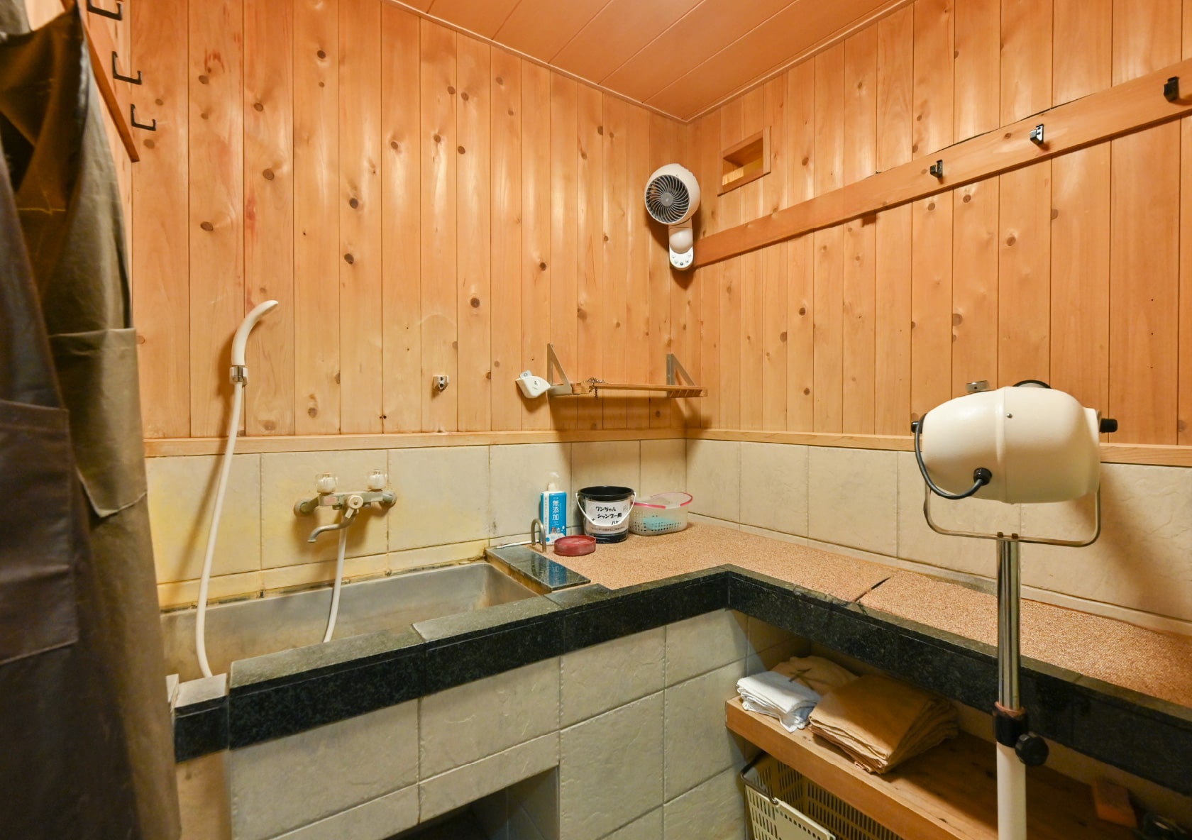 ペット専用温泉「わんこの湯」